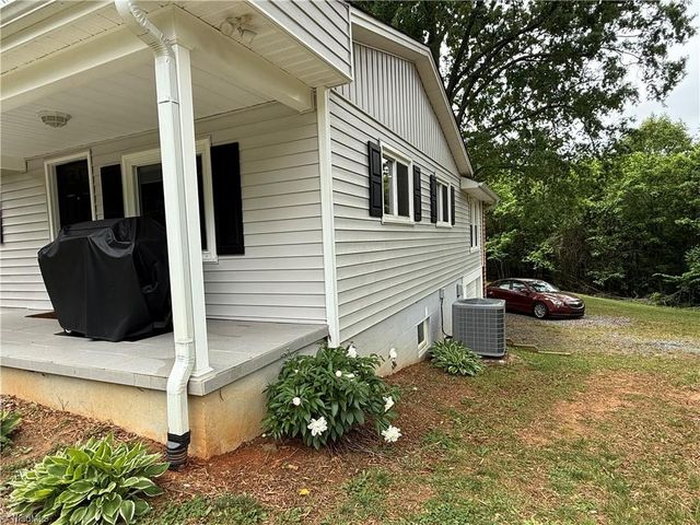 6530 Settle Wood Lane, Tobaccoville, NC 27050