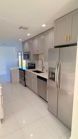 4680 NE 2nd Ave, Oakland Park, FL 33334