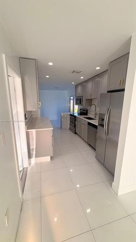 4680 NE 2nd Ave, Oakland Park, FL 33334