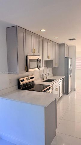 4680 NE 2nd Ave, Oakland Park, FL 33334