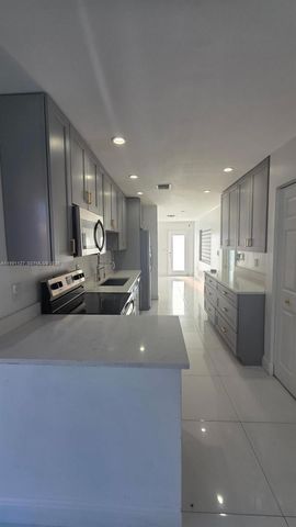 4680 NE 2nd Ave, Oakland Park, FL 33334