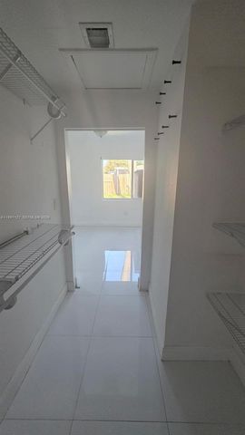 4680 NE 2nd Ave, Oakland Park, FL 33334