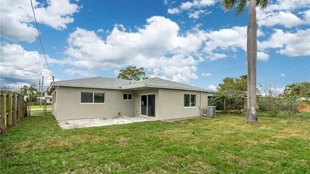 4680 NE 2nd Ave, Oakland Park, FL 33334