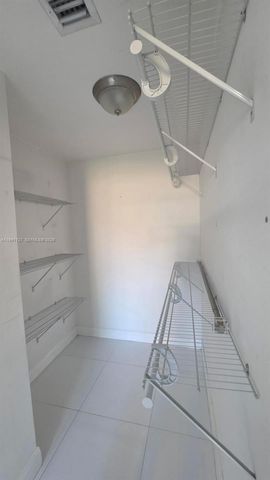 4680 NE 2nd Ave, Oakland Park, FL 33334