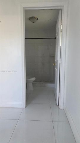 4680 NE 2nd Ave, Oakland Park, FL 33334