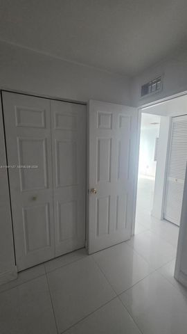 4680 NE 2nd Ave, Oakland Park, FL 33334