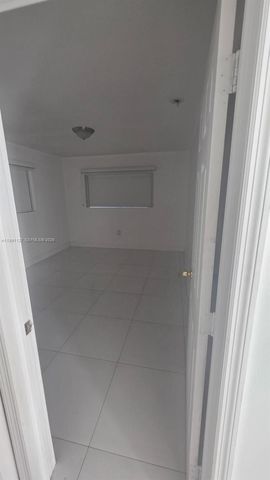 4680 NE 2nd Ave, Oakland Park, FL 33334