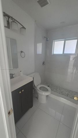 4680 NE 2nd Ave, Oakland Park, FL 33334