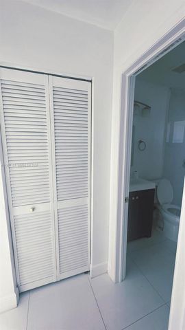 4680 NE 2nd Ave, Oakland Park, FL 33334