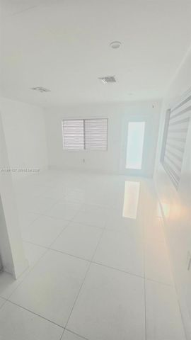 4680 NE 2nd Ave, Oakland Park, FL 33334