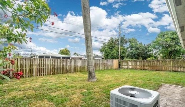 4680 NE 2nd Ave, Oakland Park, FL 33334