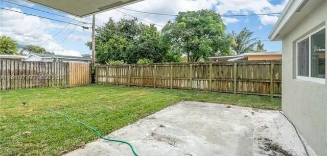 4680 NE 2nd Ave, Oakland Park, FL 33334