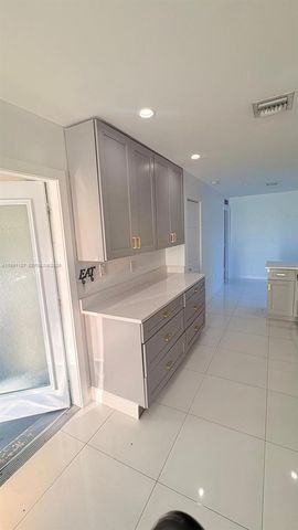 4680 NE 2nd Ave, Oakland Park, FL 33334