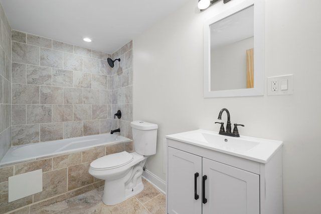 3912 W Congress Parkway, Chicago, IL 60624