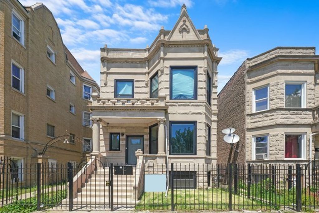 3912 W Congress Parkway, Chicago, IL 60624