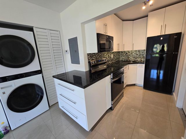 201 SE 6th Avenue 16, Pompano Beach, FL 33060