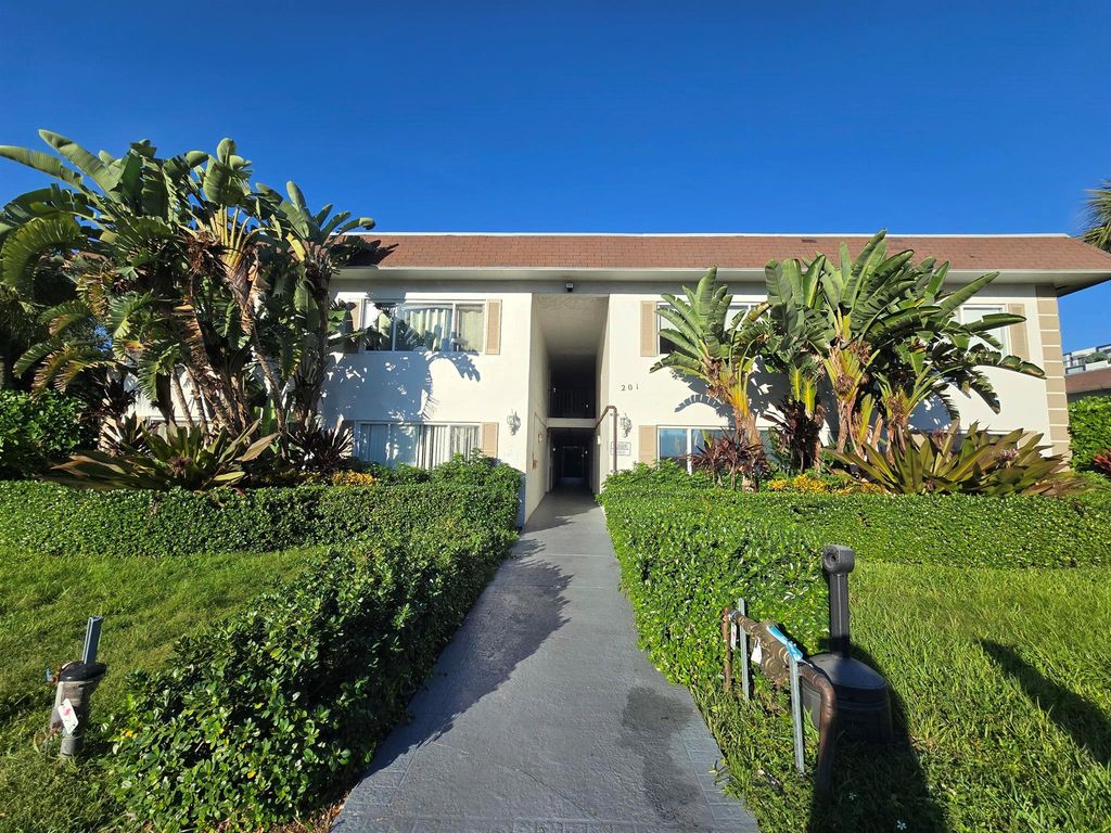201 SE 6th Avenue 16, Pompano Beach, FL 33060