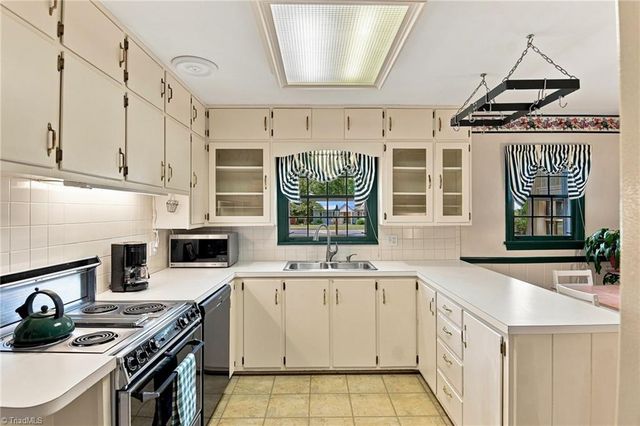 1201 Strathmore Circle, Winston-salem, NC 27104