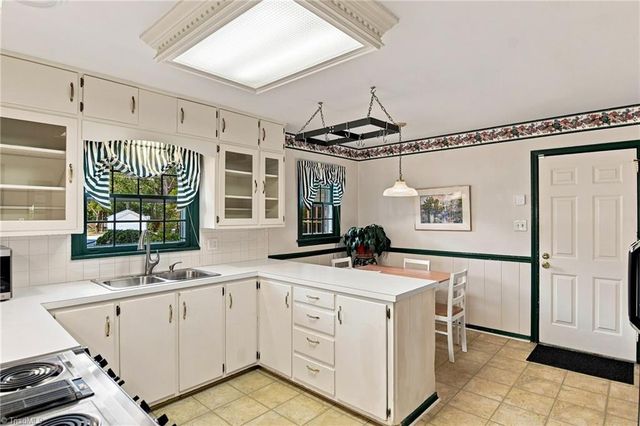 1201 Strathmore Circle, Winston-salem, NC 27104