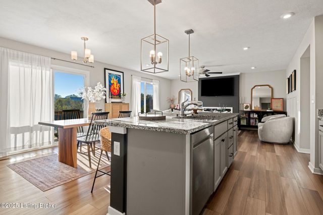 426 Birchwood Dr, Shepherdsville, KY 40165