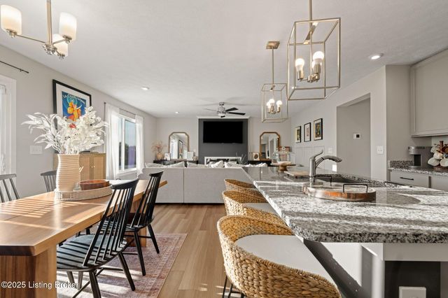 426 Birchwood Dr, Shepherdsville, KY 40165