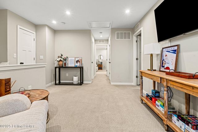 426 Birchwood Dr, Shepherdsville, KY 40165