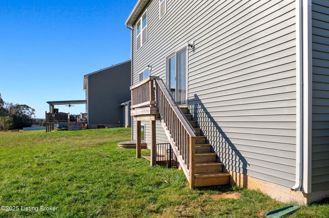 426 Birchwood Dr, Shepherdsville, KY 40165