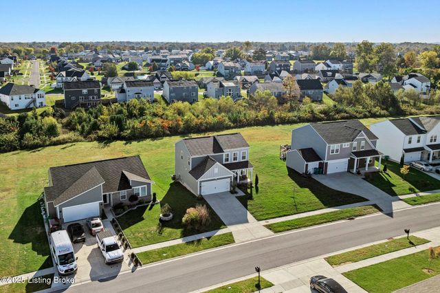 426 Birchwood Dr, Shepherdsville, KY 40165