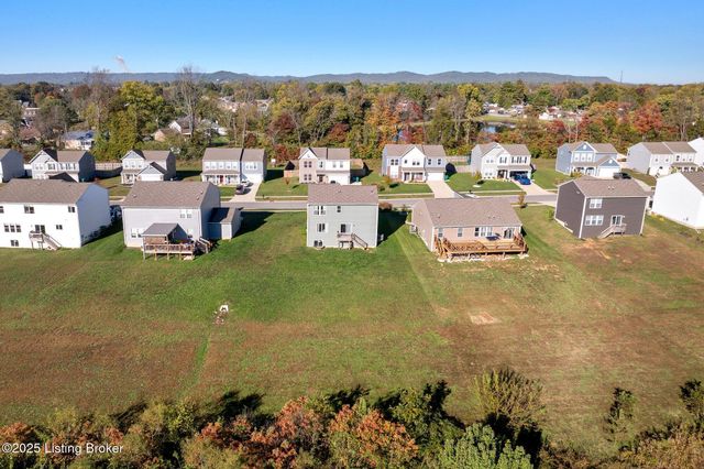 426 Birchwood Dr, Shepherdsville, KY 40165