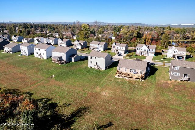 426 Birchwood Dr, Shepherdsville, KY 40165