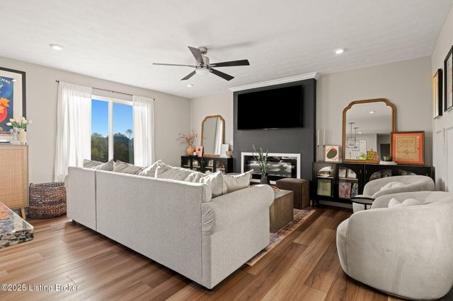 426 Birchwood Dr, Shepherdsville, KY 40165