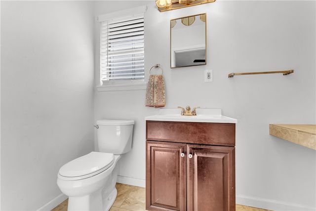 2102 E Lott, Kingsville, TX 78363