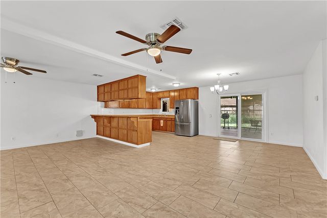 2102 E Lott, Kingsville, TX 78363