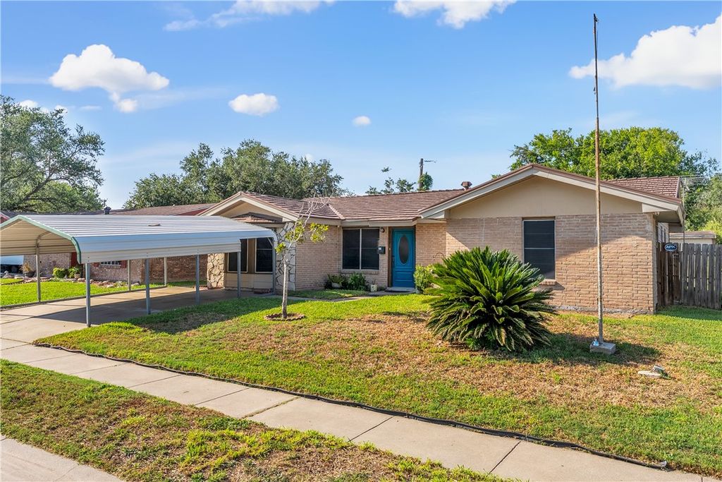 2102 E Lott, Kingsville, TX 78363