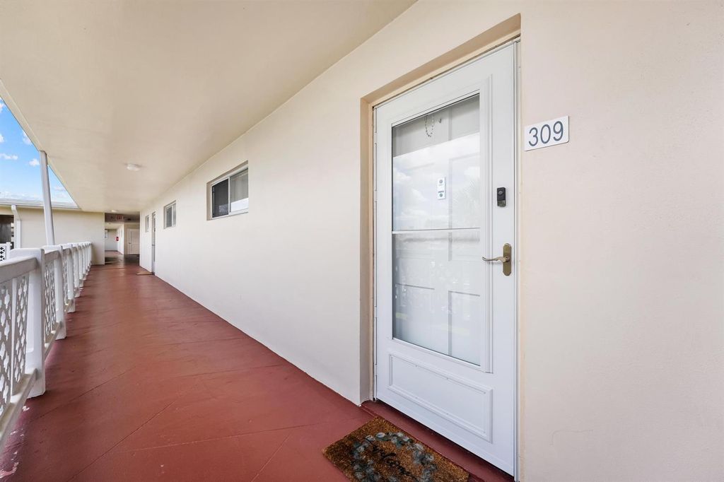 2682 S Garden Dr 309, Lake Worth, FL 33461