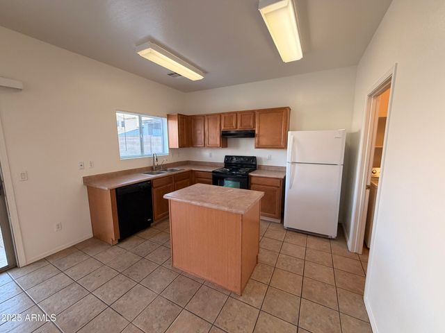 422 E Saddle Way, San Tan Valley, AZ 85143