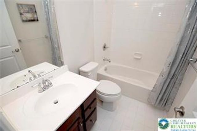 2206 cook Drive, Easton, PA 18045