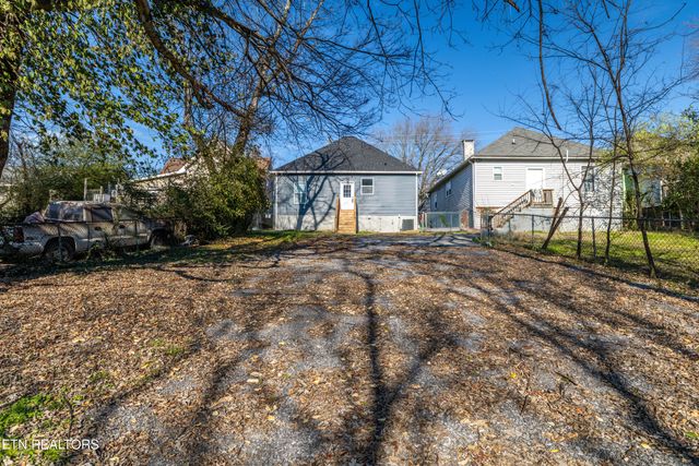 1422 Beaumont Ave, Knoxville, TN 37921