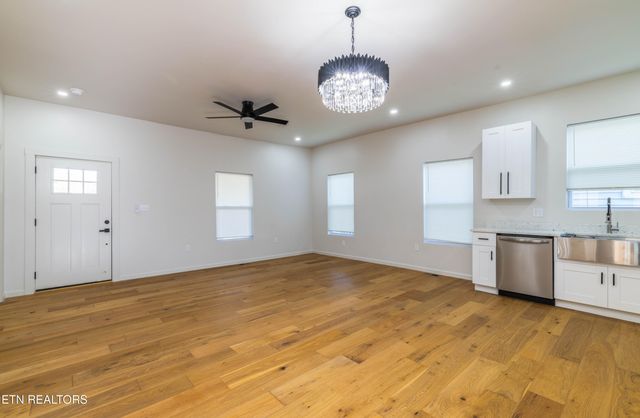 1422 Beaumont Ave, Knoxville, TN 37921