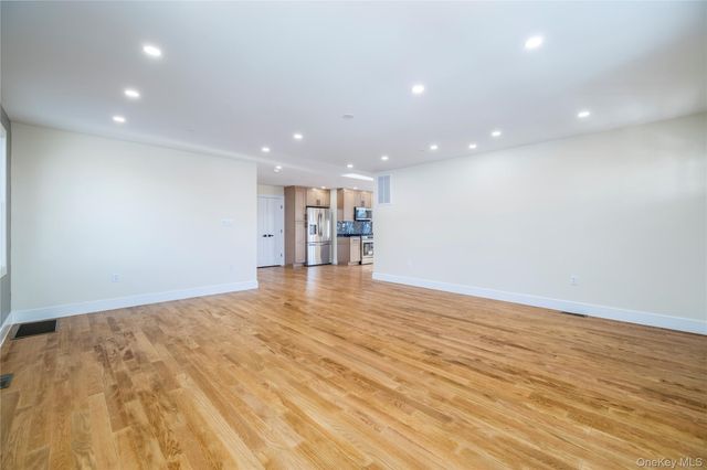 35 Ostend Road, Island Park, NY 11558