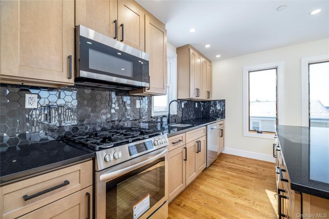 35 Ostend Road, Island Park, NY 11558