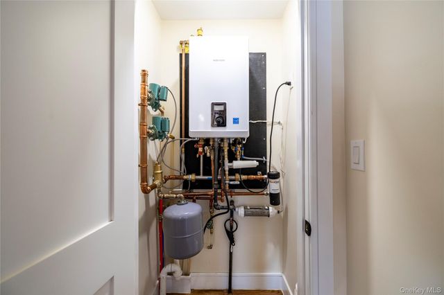 35 Ostend Road, Island Park, NY 11558