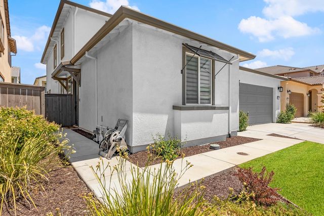 5672 SailRock, Sacramento, CA 95835