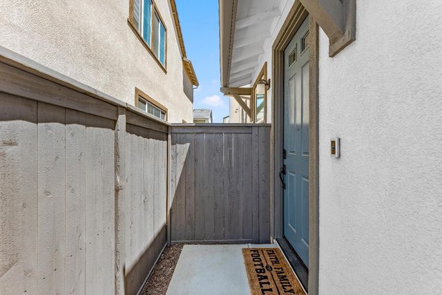 5672 SailRock, Sacramento, CA 95835