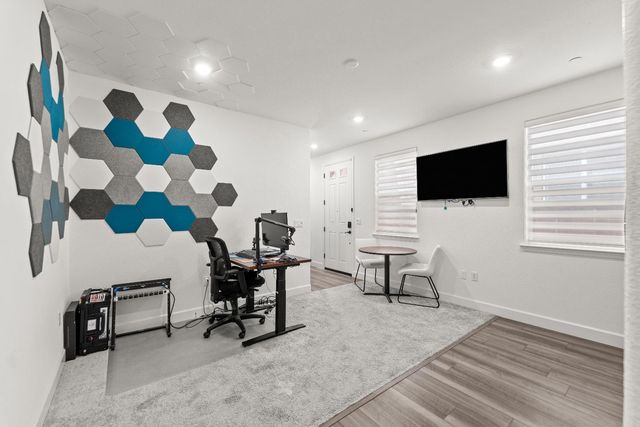 5672 SailRock, Sacramento, CA 95835