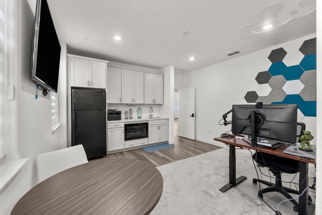 5672 SailRock, Sacramento, CA 95835