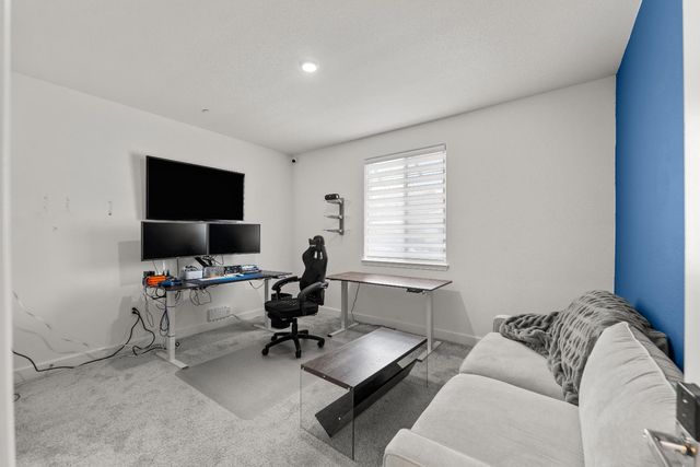 5672 SailRock, Sacramento, CA 95835