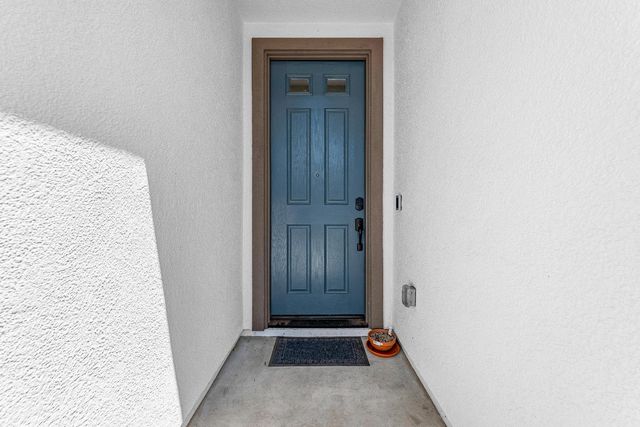 5672 SailRock, Sacramento, CA 95835