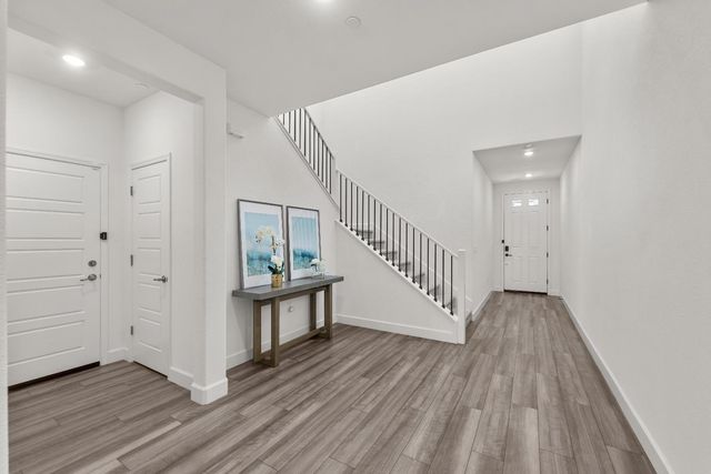 5672 SailRock, Sacramento, CA 95835