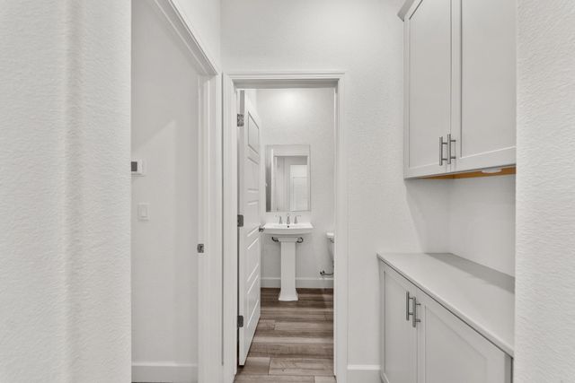 5672 SailRock, Sacramento, CA 95835